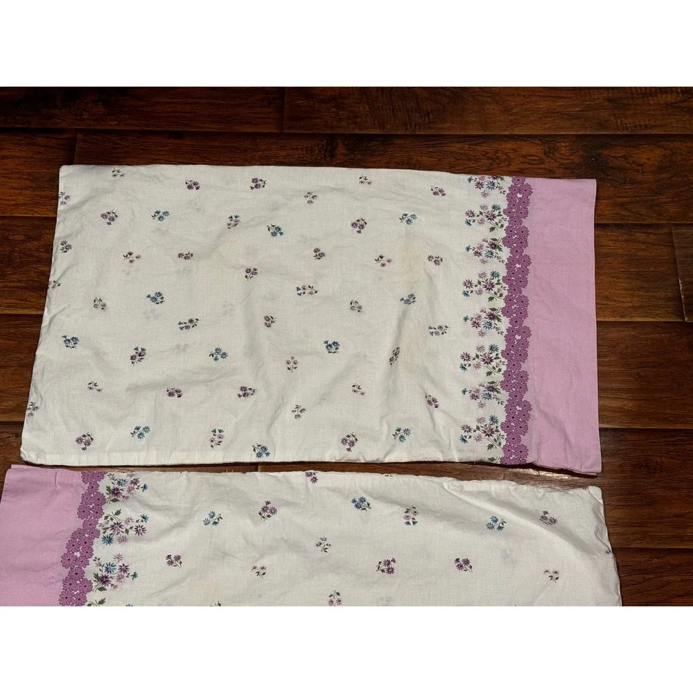 Vintage Floral Pillowcase Set Standard 31x20 80s Flowers Pink Purple Cottagecore